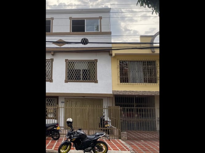 Casa de 4 alcobas en venta en Santa Anita, Cali, 400 m² · foto 2 de 24