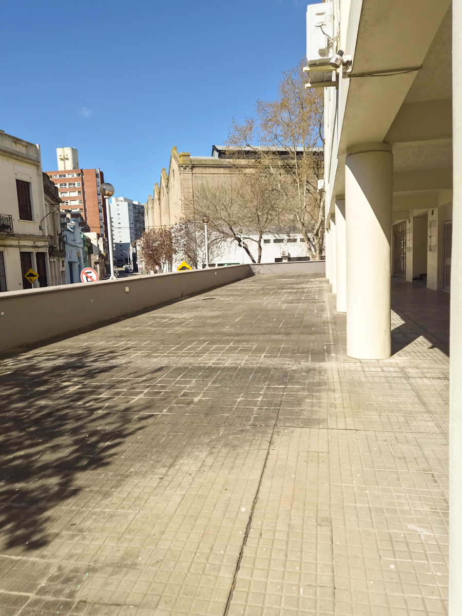 Apartamento En Alquiler, 3 Dormitorios, Aguada, Piso 2, Frente