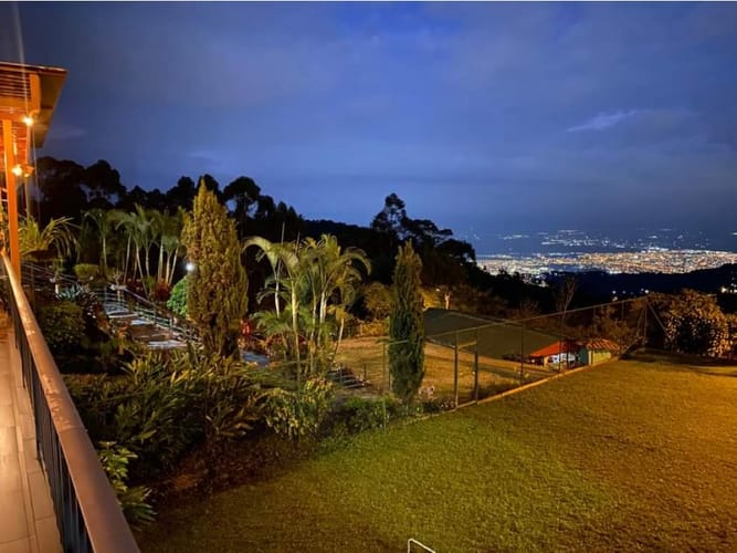 Casa de 9 alcobas en venta en La Castilla, Cali · foto 4 de 24