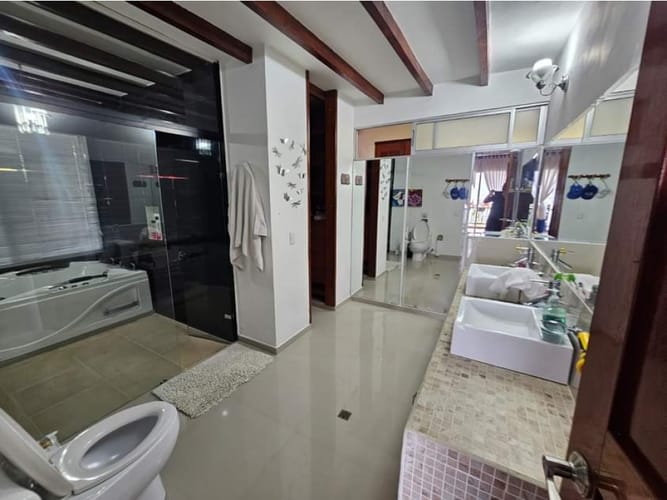 Casa de 9 alcobas en venta en La Castilla, Cali · foto 9 de 24
