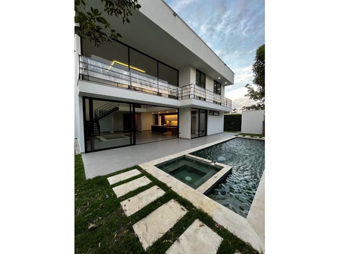Casa de 4 alcobas en venta en Alfaguara, Jamundí, 430 m² · foto 2 de 14