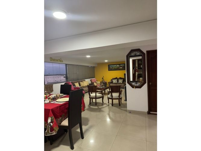 Apartamento de 3 alcobas en venta en Los Cambulos, Cali, 157 m² · foto 2 de 6