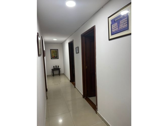 Apartamento de 3 alcobas en venta en Los Cambulos, Cali, 157 m² · foto 3 de 6
