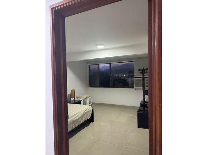 Apartamento de 3 alcobas en venta en Los Cambulos, Cali, 157 m² · foto 4 de 6