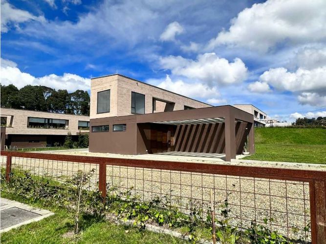 Casa de 4 alcobas en venta en Las Palmas, Envigado, 440 m² · foto 4 de 24