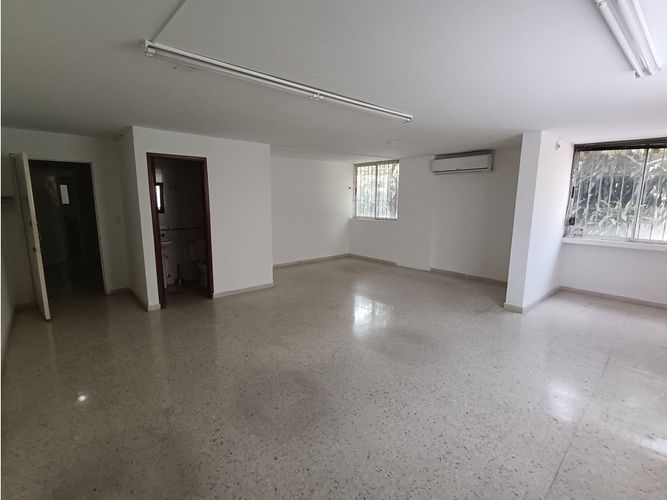 Edificio en venta en Santa Monica, Cali, 720 m² · foto 4 de 19