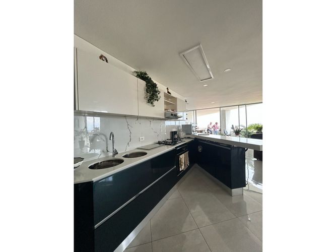 Apartamento de 3 alcobas en venta en Menga, Cali, 166 m² · foto 1 de 24