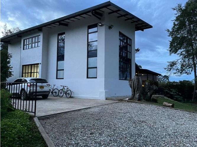Casa de 5 alcobas en venta en Llano Grande, Rionegro, 430 m² · foto 2 de 24