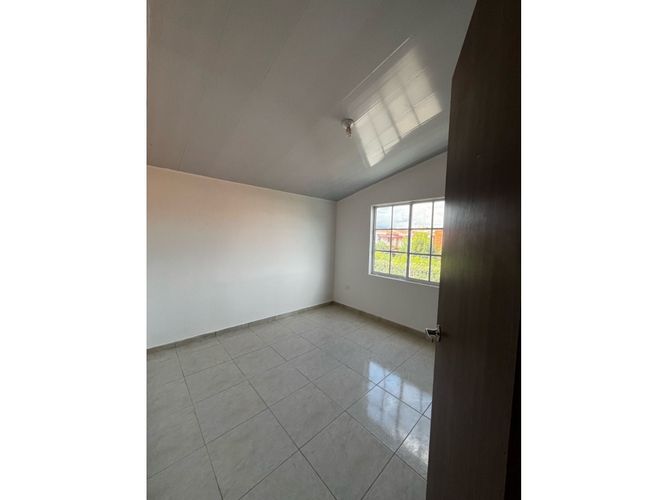 Casa de 4 alcobas en venta en Ub La Esperanza, Jamundí, 276 m² · foto 11 de 15