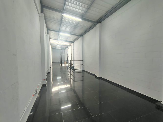 Bodega en arriendo en Trinidad, Medellín, 120 m² · foto 9 de 12