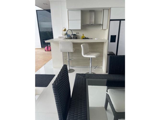 Casa de 6 alcobas en venta en Ciudad Jardin, Cali, 870 m² · foto 2 de 6