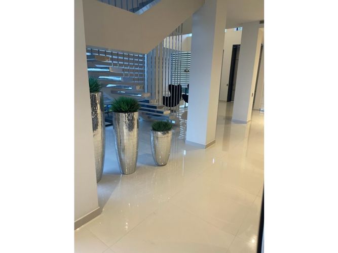 Casa de 6 alcobas en venta en Ciudad Jardin, Cali, 870 m² · foto 4 de 6