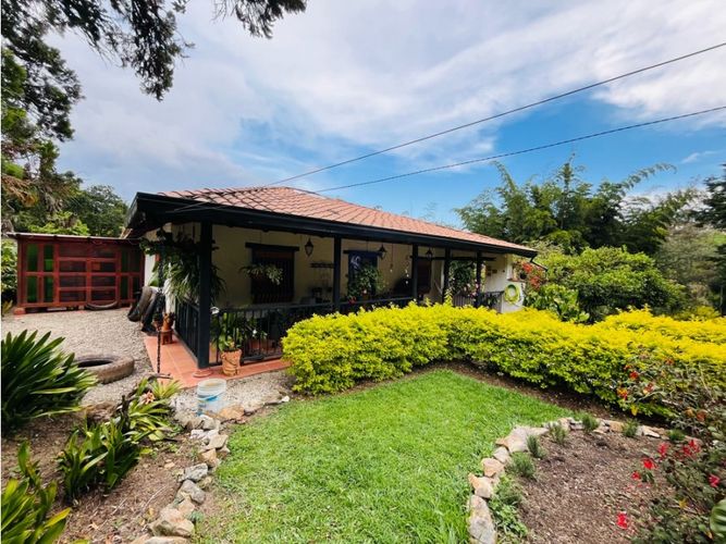 Casa de 3 alcobas en venta en Cuchillas De San Jose, Rionegro, 250 m² · foto 2 de 24