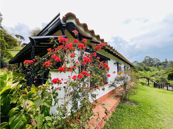 Casa de 3 alcobas en venta en Cuchillas De San Jose, Rionegro, 250 m² · foto 3 de 24