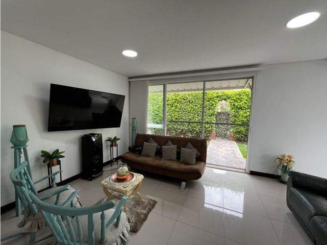 Casa de 4 alcobas en venta en El Castillo, Jamundí, 292 m² · foto 3 de 13
