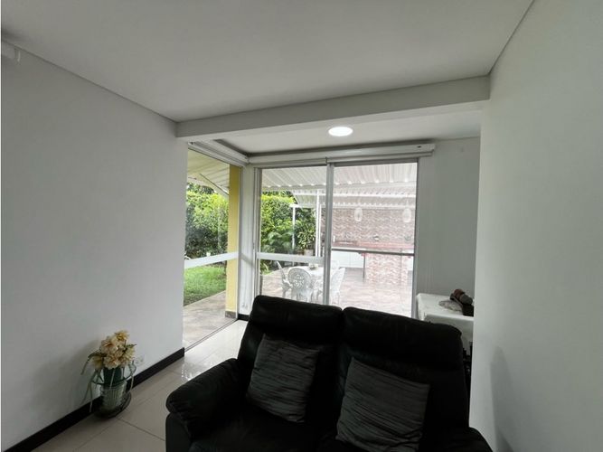 Casa de 4 alcobas en venta en El Castillo, Jamundí, 292 m² · foto 4 de 13