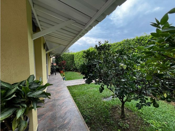 Casa de 4 alcobas en venta en El Castillo, Jamundí, 292 m² · foto 5 de 13