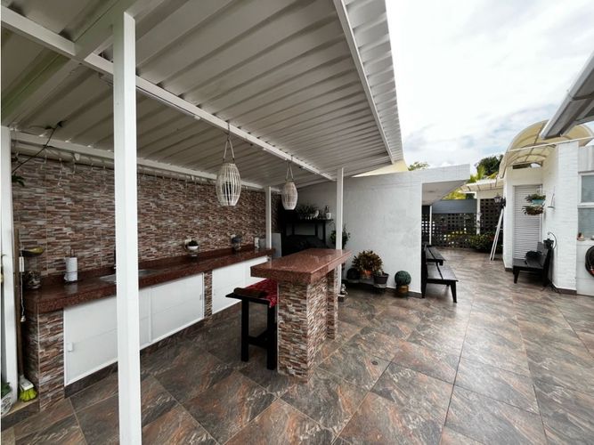 Casa de 4 alcobas en venta en El Castillo, Jamundí, 292 m² · foto 6 de 13