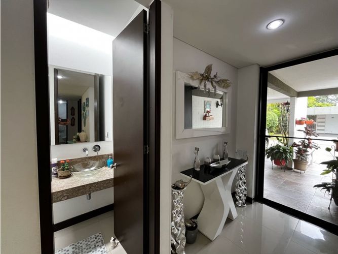 Casa de 4 alcobas en venta en El Castillo, Jamundí, 292 m² · foto 9 de 13