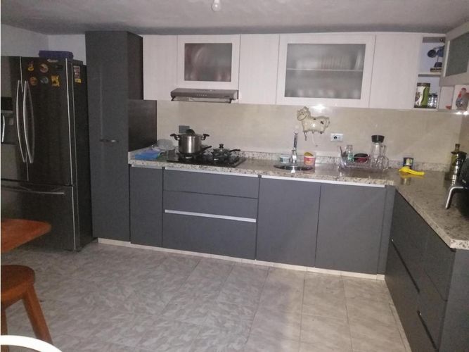 Casa de 4 alcobas en venta en Paseo De Los Almendros, Cali, 260 m² · foto 1 de 15