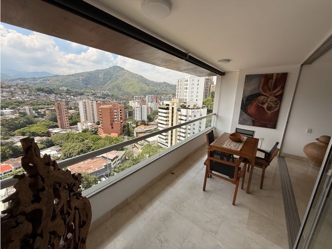 Apartamento de 3 alcobas en venta en Santa Teresita, Cali, 233 m² · foto 1 de 24