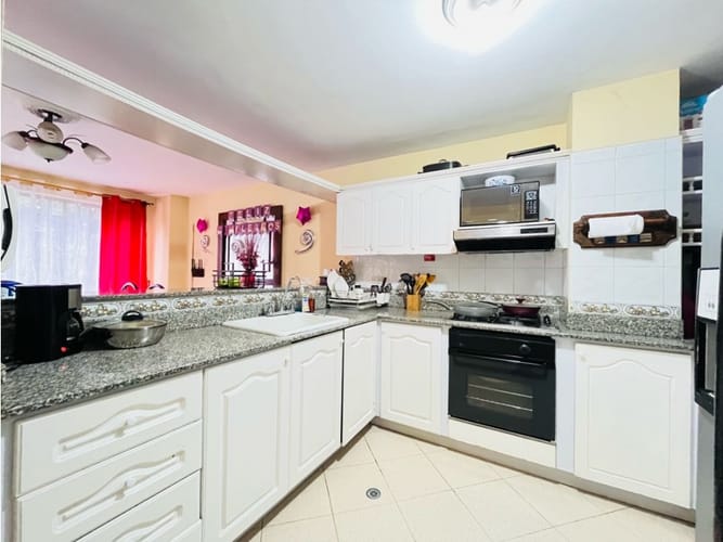 Edificio en venta en Laureles, Medellín, 800 m² · foto 9 de 24