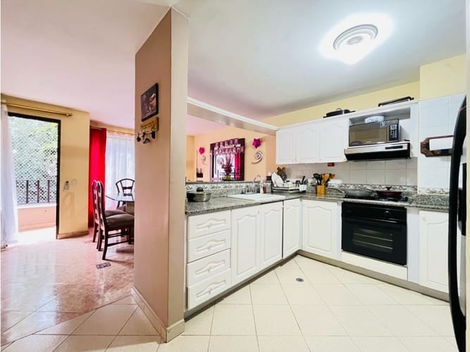 Edificio en venta en Laureles, Medellín, 800 m² · foto 11 de 24