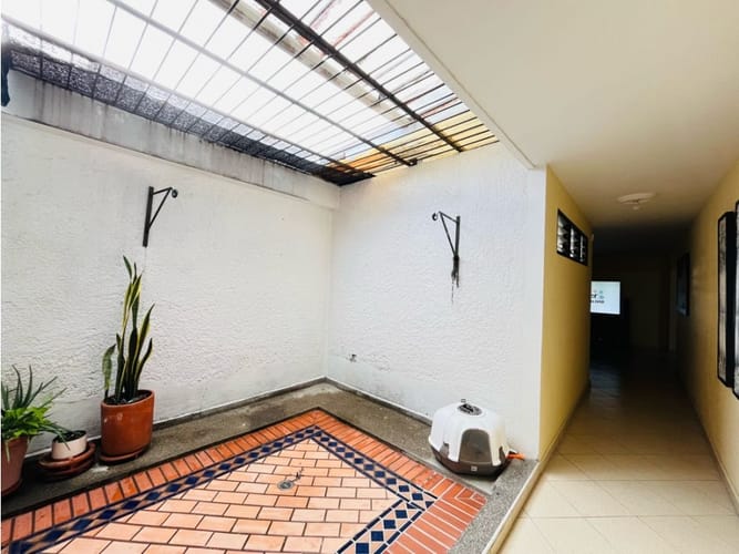 Edificio en venta en Laureles, Medellín, 800 m² · foto 22 de 24
