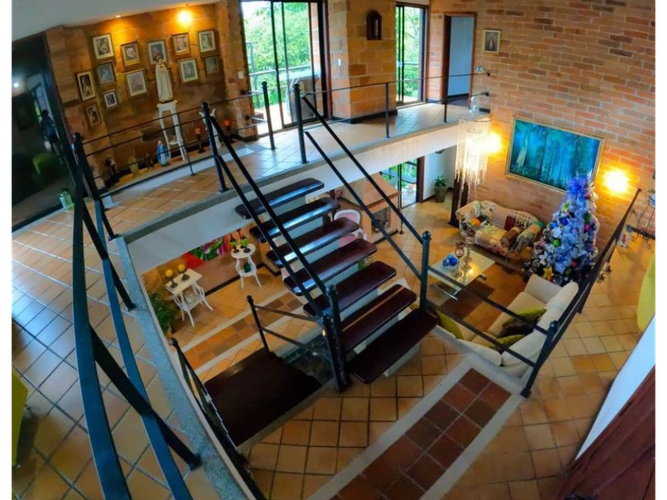 Casa de 7 alcobas en venta en Vereda La Doctora, Sabaneta, 470 m² · foto 3 de 11