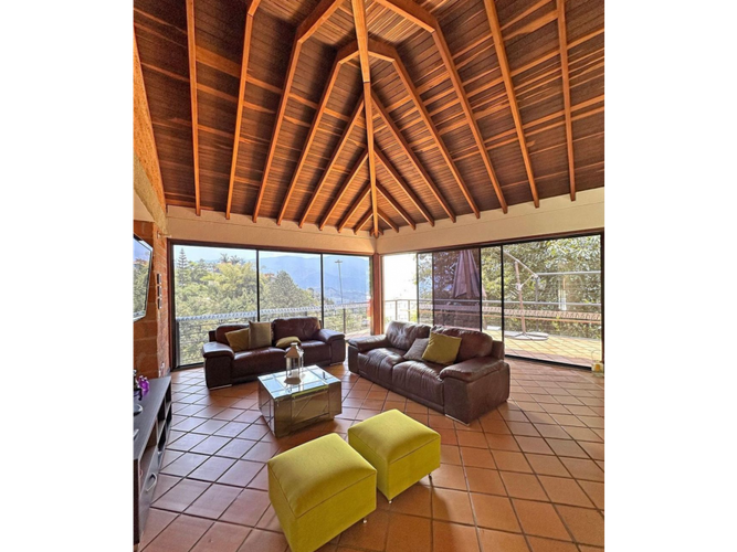 Casa de 7 alcobas en venta en Vereda La Doctora, Sabaneta, 470 m² · foto 4 de 11