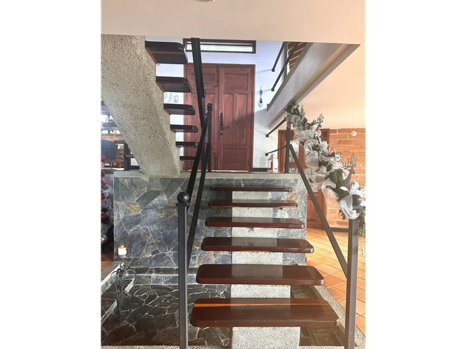 Casa de 7 alcobas en venta en Vereda La Doctora, Sabaneta, 470 m² · foto 8 de 11