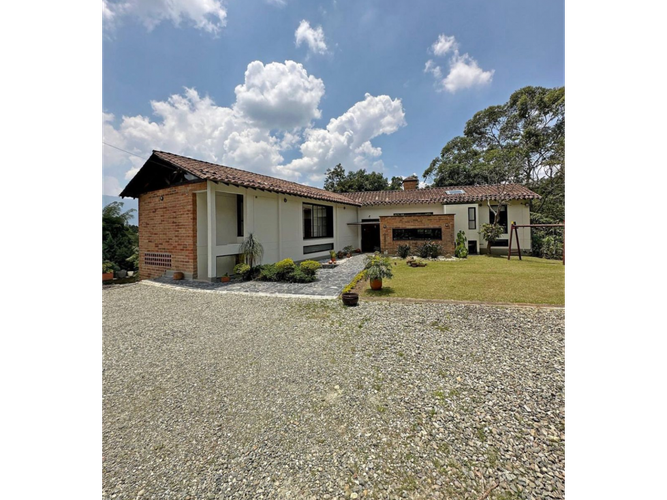 Casa de 7 alcobas en venta en Vereda La Doctora, Sabaneta, 470 m² · foto 9 de 11