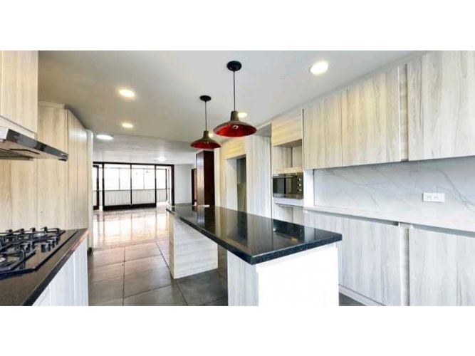 Apartamento de 5 alcobas en venta en Centro Administrativo, Medellín, 329 m² · foto 3 de 24