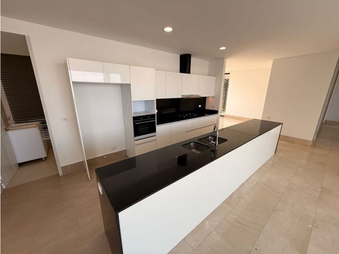 Apartamento de 3 alcobas en venta en Bellavista, Cali, 187 m² · foto 2 de 23
