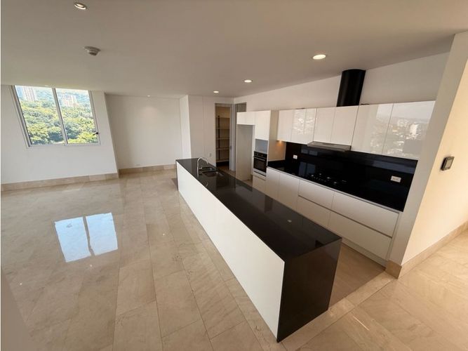 Apartamento de 3 alcobas en venta en Bellavista, Cali, 187 m² · foto 7 de 23