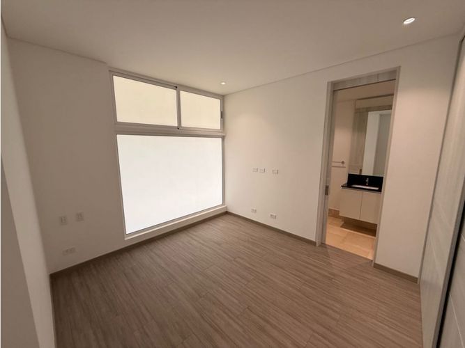 Apartamento de 3 alcobas en venta en Bellavista, Cali, 187 m² · foto 10 de 23