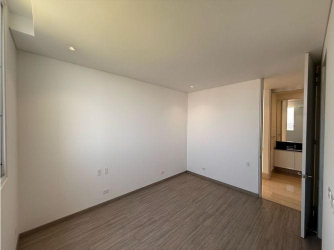 Apartamento de 3 alcobas en venta en Bellavista, Cali, 187 m² · foto 12 de 23