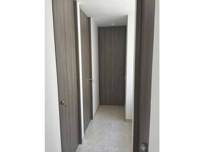 Apartamento de 3 alcobas en venta en Cr. Los Naranjos, Jamundí, 63 m² · foto 3 de 11