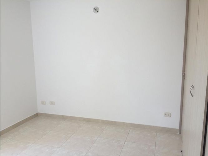 Apartamento de 3 alcobas en venta en Cr. Los Naranjos, Jamundí, 63 m² · foto 7 de 11