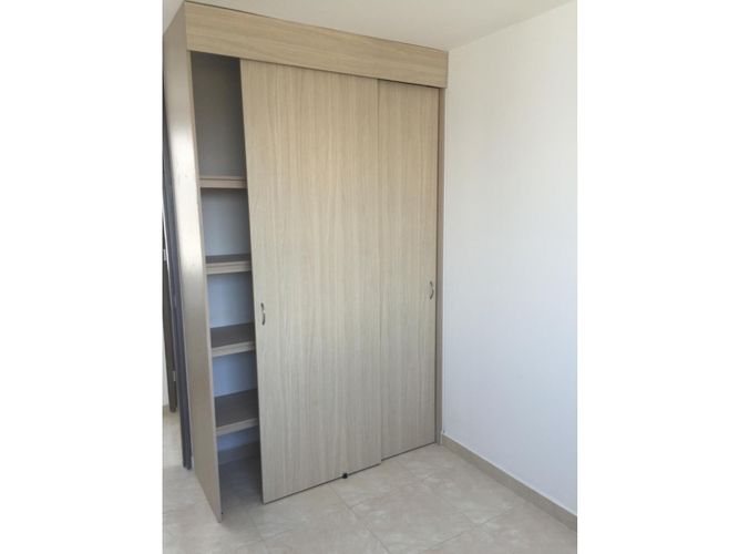 Apartamento de 3 alcobas en venta en Cr. Los Naranjos, Jamundí, 63 m² · foto 10 de 11