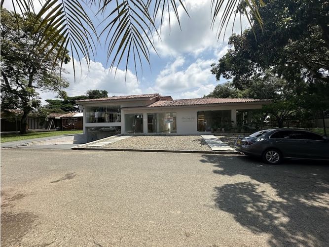 Casa de 8 alcobas en venta en Ciudad Jardin, Cali, 700 m² · foto 2 de 16