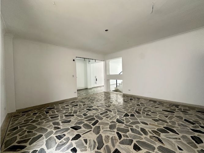 Casa de 8 alcobas en venta en Ciudad Jardin, Cali, 700 m² · foto 8 de 16