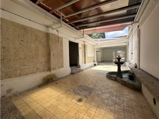 Casa de 8 alcobas en venta en Ciudad Jardin, Cali, 700 m² · foto 10 de 16