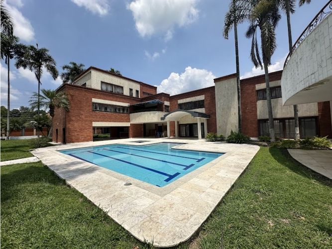 Casa de 5 alcobas en venta en Ciudad Jardin, Cali, 1380 m² · foto 2 de 24