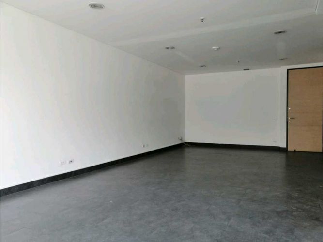 Oficina en arriendo en Villa Carlota, Medellín, 50 m² · foto 6 de 17