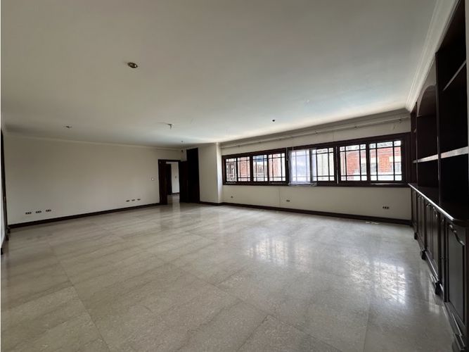 Casa de 5 alcobas en venta en Ciudad Jardin, Cali, 1380 m² · foto 22 de 24