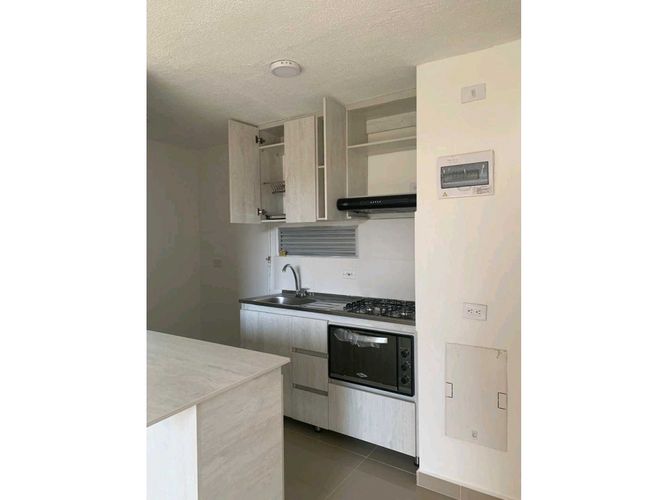 Apartamento de 3 alcobas en venta en Centro, Rionegro, 56 m² · foto 2 de 14