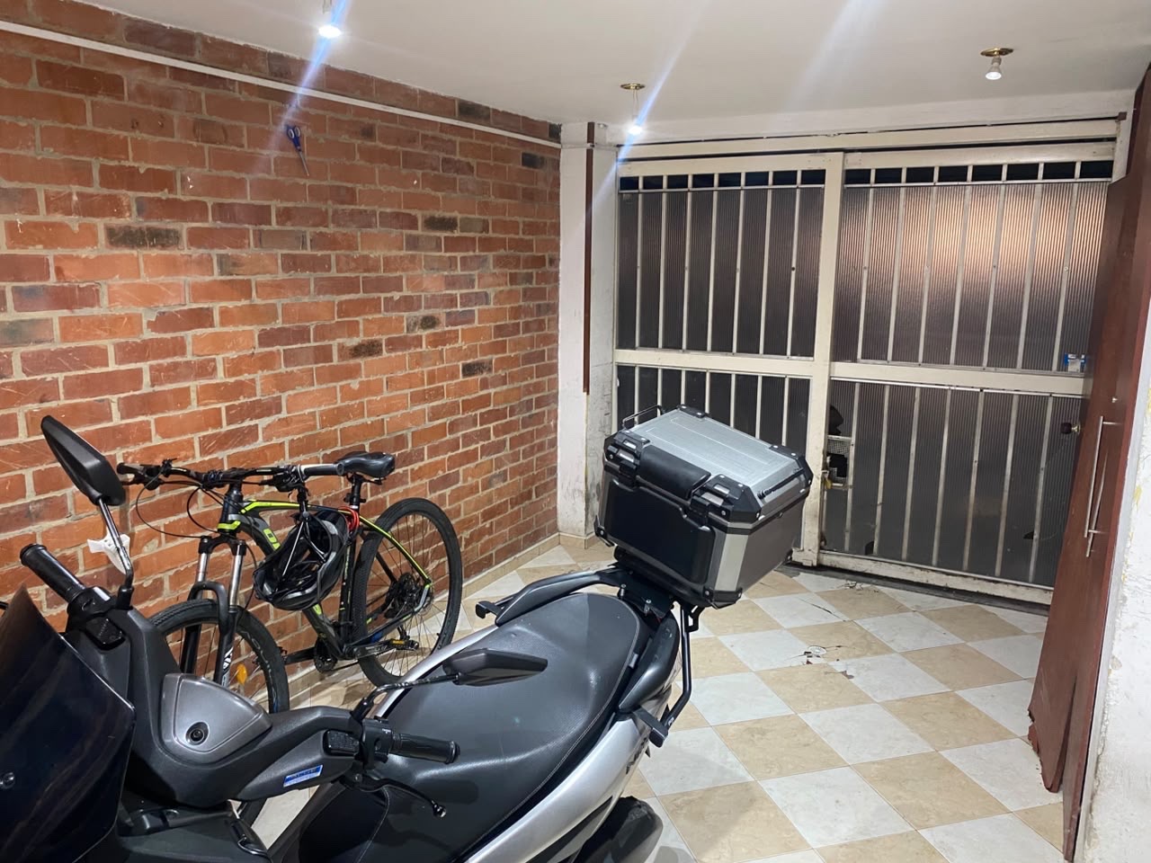 Casa en venta en Villas De Aranjuez, Bogotá · foto 2 de 24
