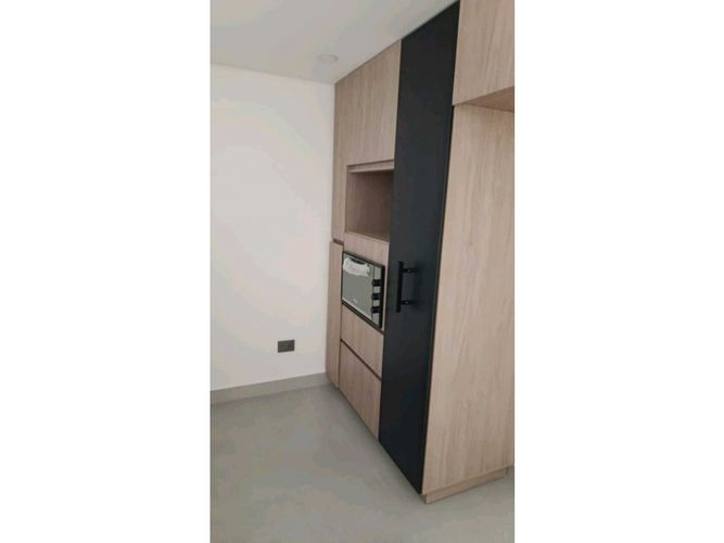 Apartamento de 3 alcobas en venta en Lorena, Medellín, 220 m² · foto 2 de 24