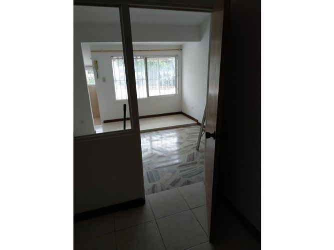 Casa de 13 alcobas en venta en Santa Anita, Cali, 525 m² · foto 2 de 9